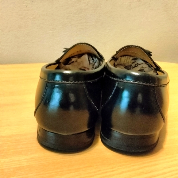 Cole Haan PINCH TASSEL IN BLACK - Picture 4 of 13